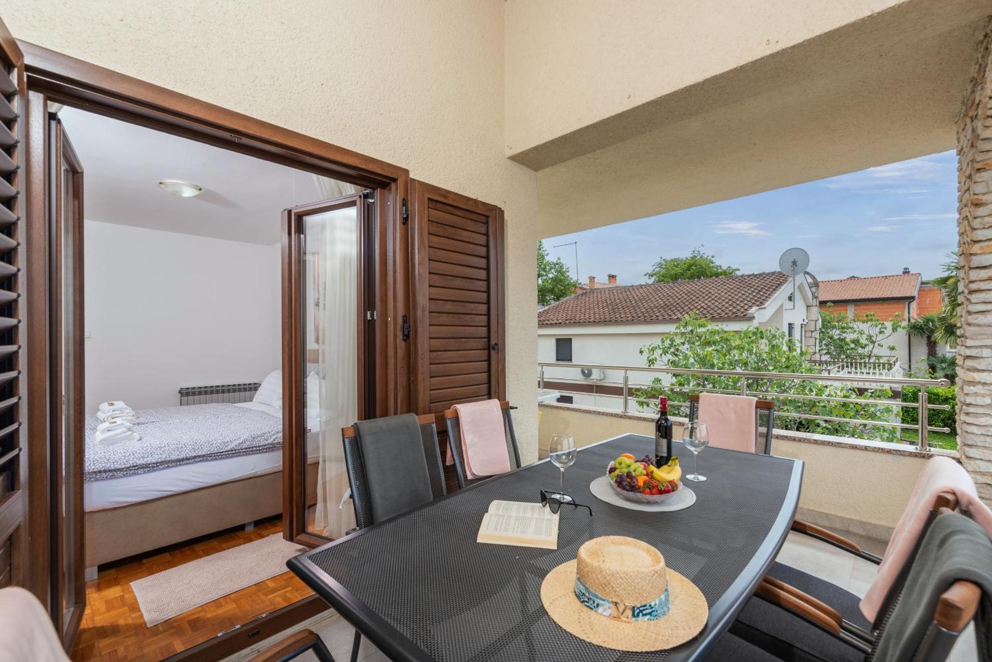 Apartments Marizela Porec Exterior photo