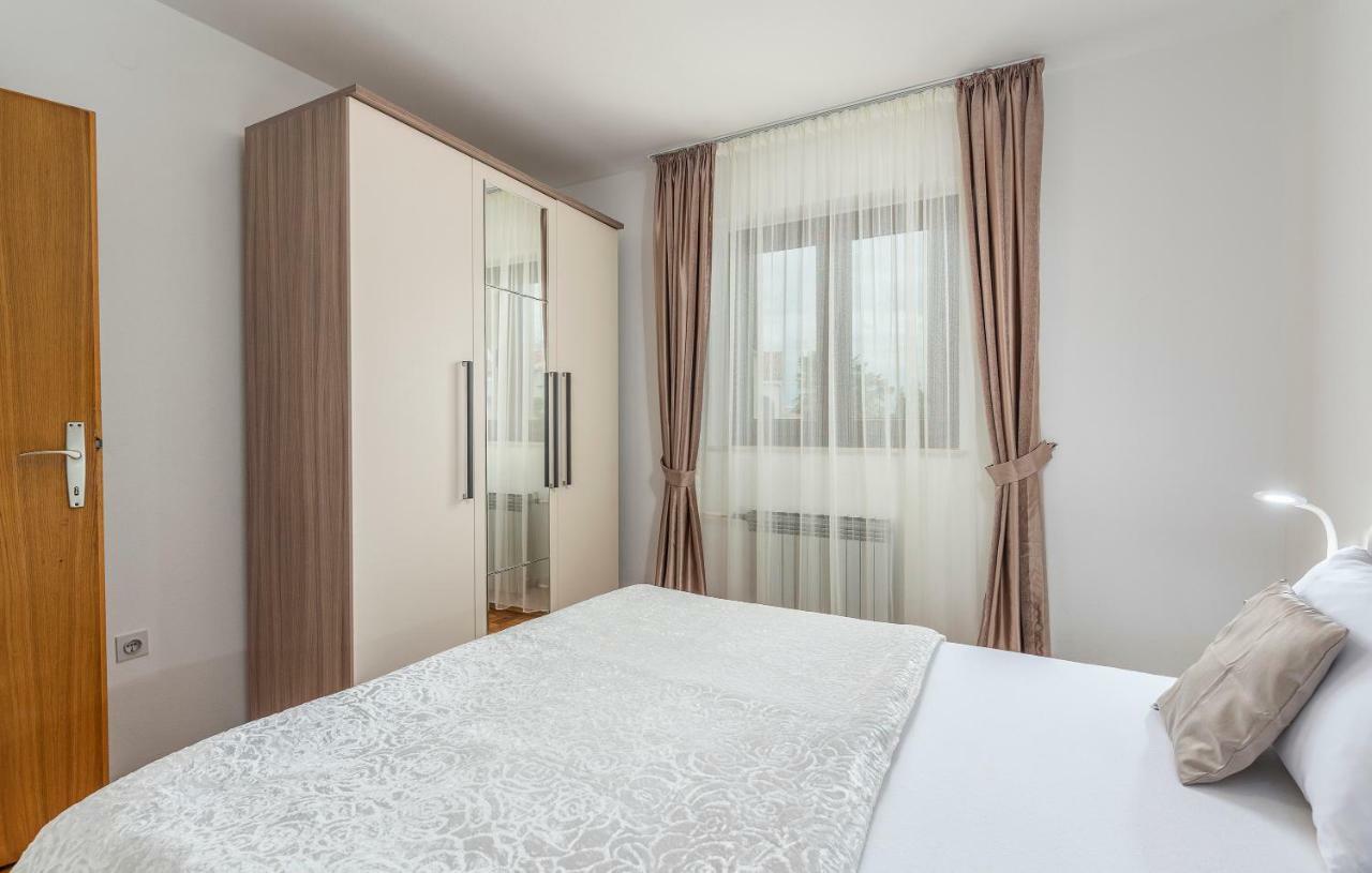 Apartments Marizela Porec Exterior photo