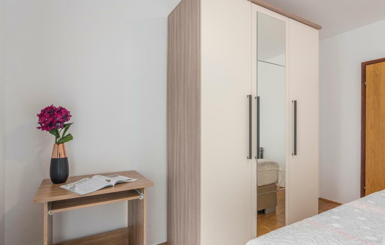 Apartments Marizela Porec Exterior photo