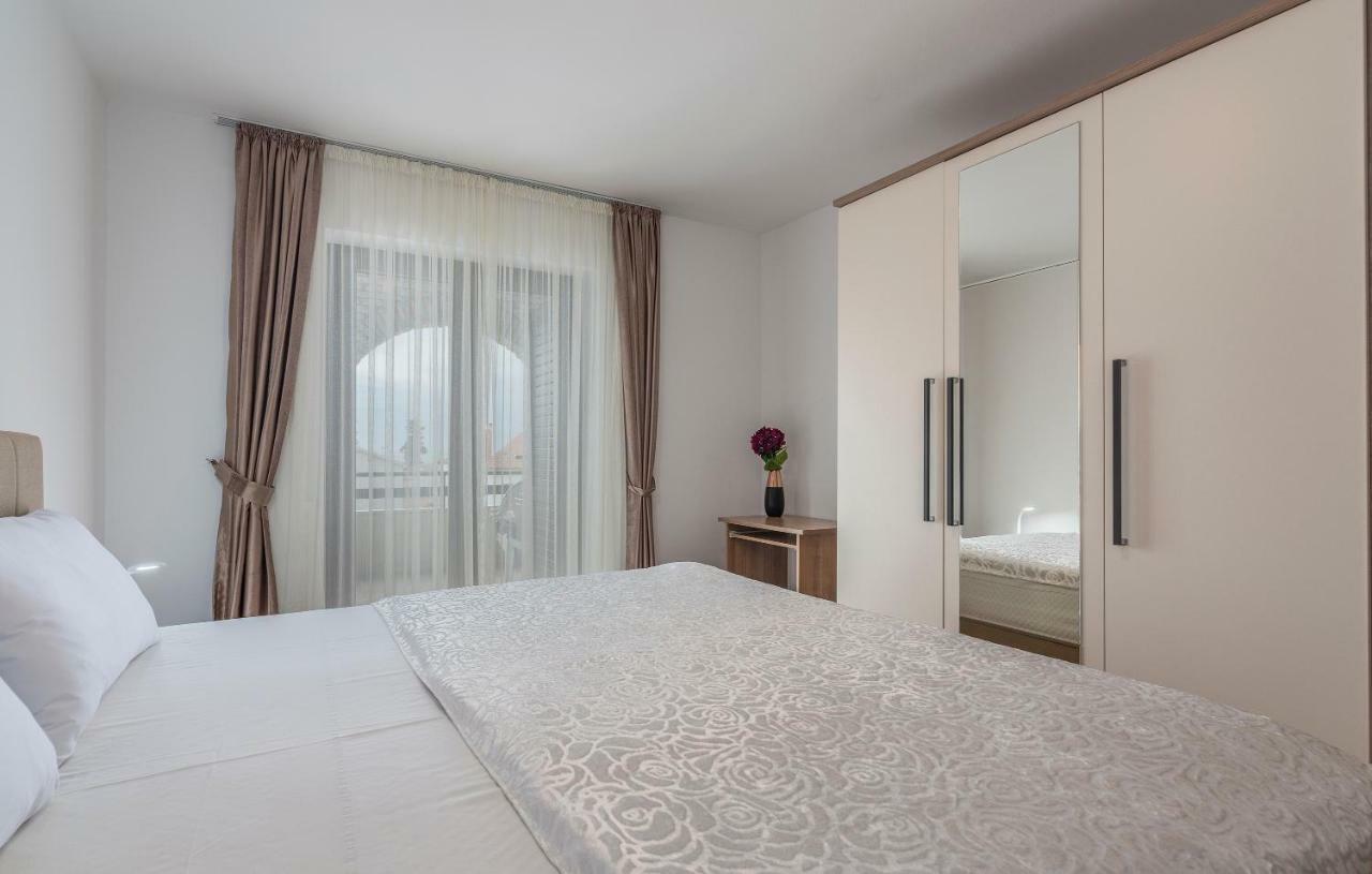 Apartments Marizela Porec Exterior photo